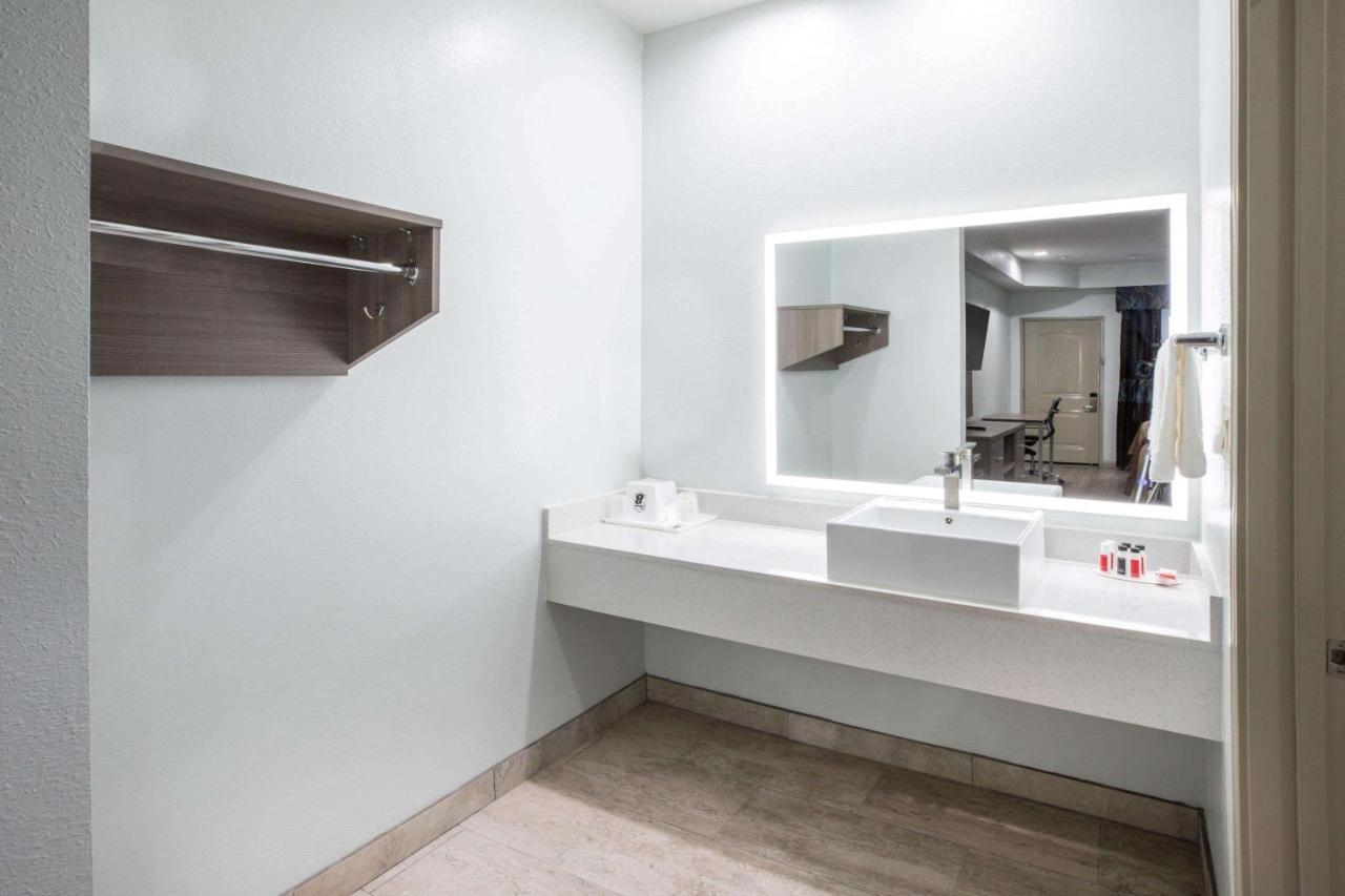 Super 8 By Wyndham Humble Houston Fallcreek Εξωτερικό φωτογραφία